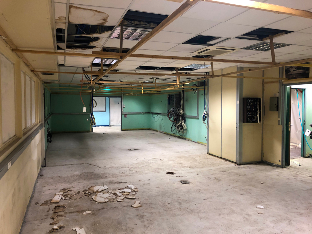 Asbestos Ceiling & Floor Tile Removal in Surrey, London & the South East: Asbestos ceiling and floor tiles